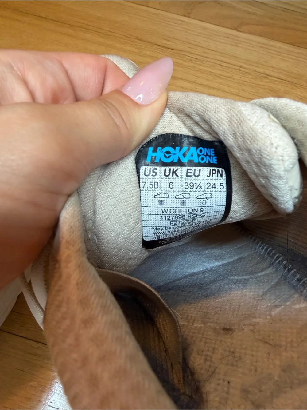Hoka Women's Clifton 9 Sneakers - Size 7.5